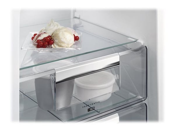 AEG 8000 SCE819E5TS - Kjøleskap/fryser - bunnfryser - innebygd - fordypning - bredde: 56 cm - dybde: 55 cm - høyde: 189.4 cm - 269 liter - Klasse E...