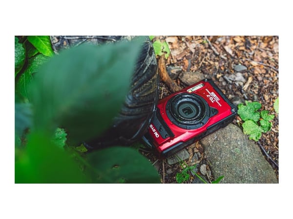 OM System Tough TG-7 - Digitalkamera - kompakt - 12.0 MP - 4 K / 30 fps - 4x optisk zoom - Bluetooth, Wireless LAN - undervatten upp till 15 m - röd