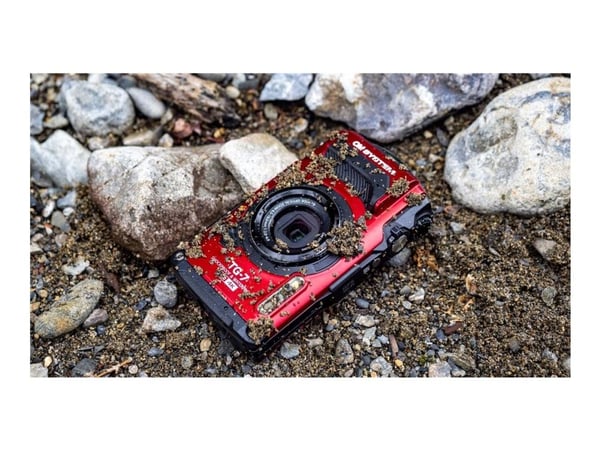OM System Tough TG-7 - Digitalkamera - kompakt - 12.0 MP - 4 K / 30 fps - 4x optisk zoom - Bluetooth, Wireless LAN - undervatten upp till 15 m - röd