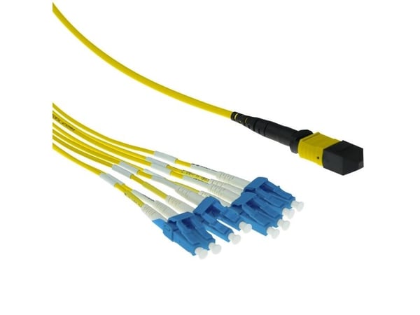 3 meter enkelmode 9/125 OS2 fanout-patchkabel 1 x MTP hunn - 4 x LC duplex 8 fiber