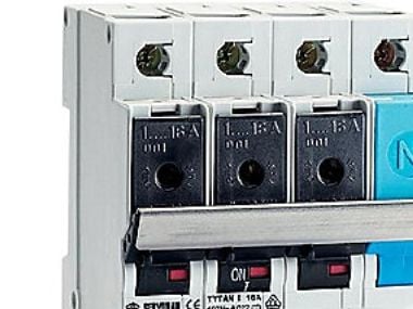 NIKO Group -kytkin TYTAN I, 3P+N, 2-16A, 400V AC, DIN-kisko, leveys 72 mm leveä - sulakelaatikko ei sisälly hintaan