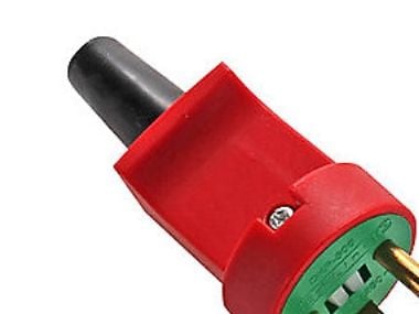 Pistoke M/J punainen/vihreä iskunkestävä 250V 13A IP44