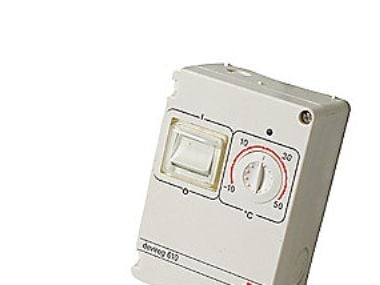 DEVIreg 610 termostat IP44 10 A 2-pol, område (-10°C til +50°C) m dobbelt isololeret lednings føler