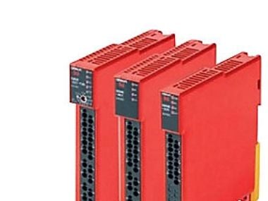 Omron teollisuusautomaation turvarele 5A PNP-transistori 4NO DIN-kiskoon asennettuna (G9SE-401 DC24)
