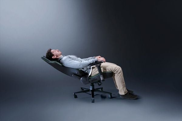 Razer Iskur V2 - Spillestol - ergonomisk - armlener - T-formet - tipping - roterende - plysjtøy - mørk grå