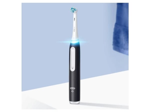 Oral-B iO 3 Matte, Aikuinen, Värisevä hammasharja, Päivittäinen käyttö, Ienhoito, Herkkä, Valkaisu, musta, Valkoinen, 2 min, musta