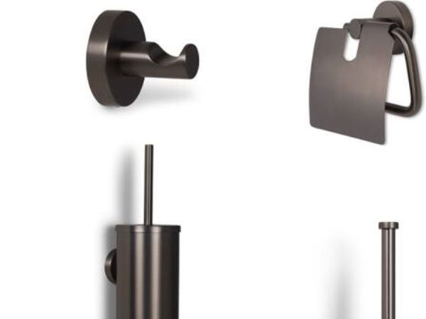 BLUE LABEL Badeværelsestilbehør i gun metal - toiletrulleholder, toiletbørste, håndklædekrog samt reservepapirholder