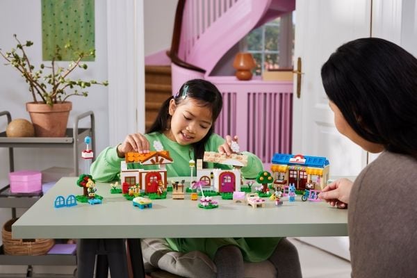 LEGO Animal Crossing 77049 Isabelle talossa vierailulla