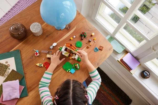 LEGO Animal Crossing 77049 Isabelle talossa vierailulla