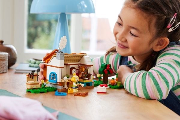 LEGO Animal Crossing 77049 Isabelle talossa vierailulla