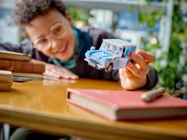 LEGO Harry Potter TM 76424 Flygende Ford Anglia™