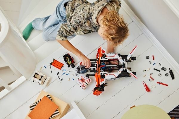 LEGO Technic 42181 Tung VTOL-lasteferge LT81