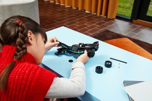 LEGO Technic 42165 Mercedes-AMG F1 W14 E Performance pull-back
