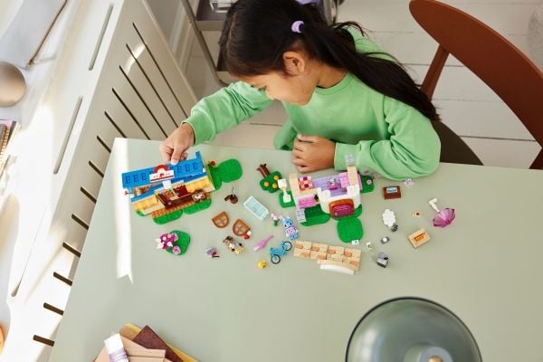 LEGO Animal Crossing 77050 Nook's Cranny & Rosie's House