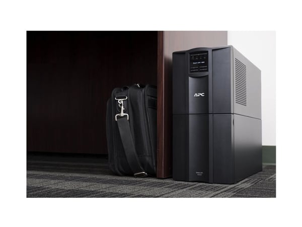 APC Smart-UPS SMT3000IC - UPS - AC 220/230/240 V - 2700 watt - 3000 VA - RS-232, USB - utgangskontakter: 9 - svart - med APC SmartConnect