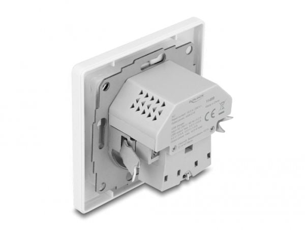 Delockin sisäänrakennettu pistorasia, jossa on 2 USB-latausporttia, 1 x USB Type-A ja 1 x USB Type-C PD 3.0:lla, 18 W