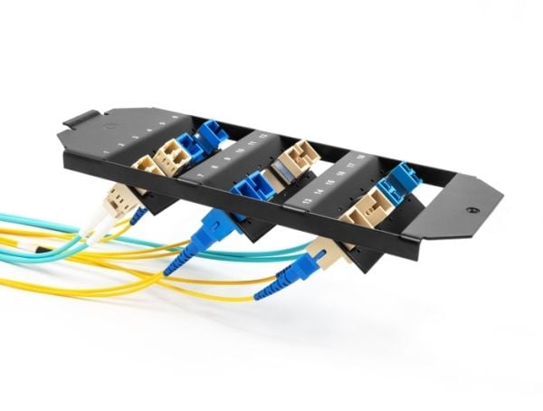 Delock - Patch-panel - för SC simplex / LC duplex-kopplingar - golvbox monterbar - svart - 18 portar
