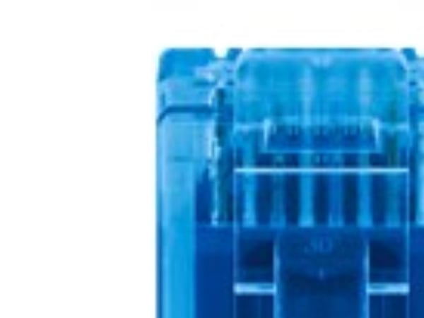 goobay - Koblingskabel - RJ-45 (hann) til RJ-45 (hann) - 50 cm - UTP - CAT 6a - formstøpt, flat - purpur