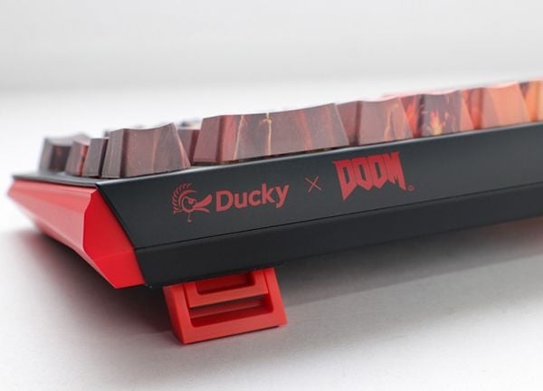 Ducky One 3 SF Doom Limited Edition, Koblet med ledninger (ikke trådløs), USB, Mekanisk nøkkelbryter, QWERTY, RGB LED, Flerfarget