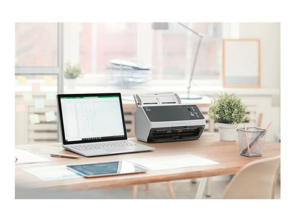 INTELLINET Desktop 8-Port Fast Ethernet Switch