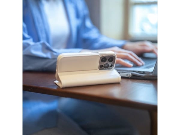 Moshi Overture MagSafe - 3-i-1 lærveske for iPhone 15 Pro Max (Eggnog White)