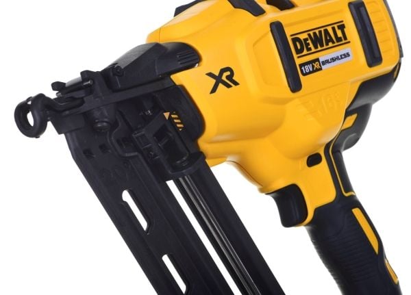 DEWALT spikpistol 18V DCN660P2 20° 32-63mm 16Ga 2x5,0Ah BL