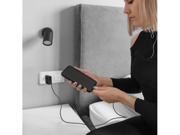 Qoltec 52380, Sisätila, AC, USB, 5 V, 3,25 A, musta