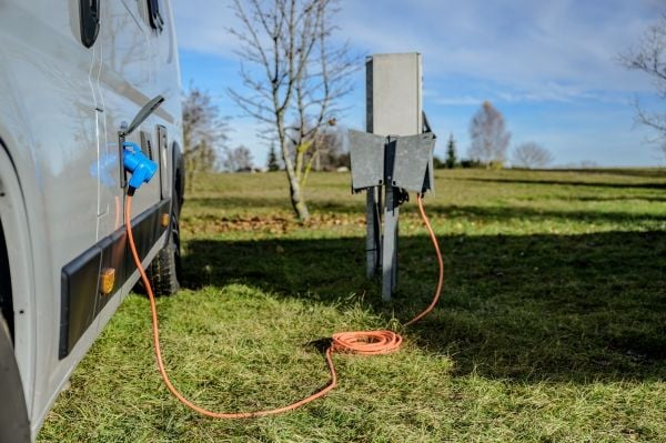 Brennenstuhl CEE-jatkojohto 25m kulmaliittimellä CEE 230V/16A, oranssi