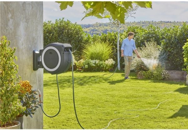 Gardena Akkukäyttöinen seinäletkulaatikko PowerRoll 35 metriä