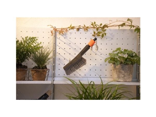 Gardena Cleansystem -pesupakkaus käsiharjalla S