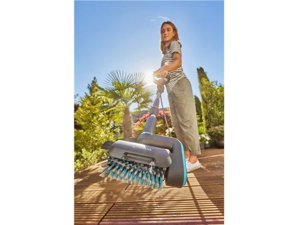 Gardena Batteridrevet overflaterenser AquaBrush Patio 03/18V, sett