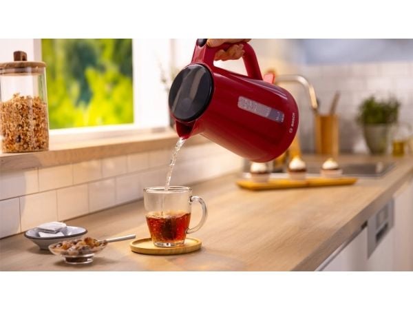 Bosch vedenkeitin 1.7l punainen TWK1M124