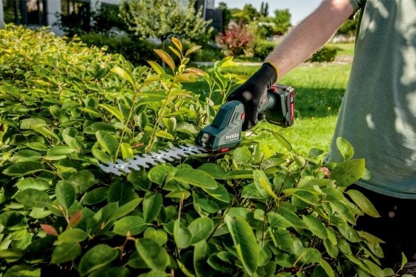 Metabo SGS 18 LTX Q - Kombinert gress-/buskkutter - trådløs - 18 V - uten batteri - 2300 spm - 1.2 kg