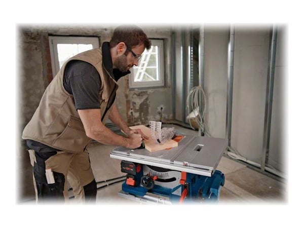 Bosch BORDRUNDSAV GTS 18V-216 SOLO