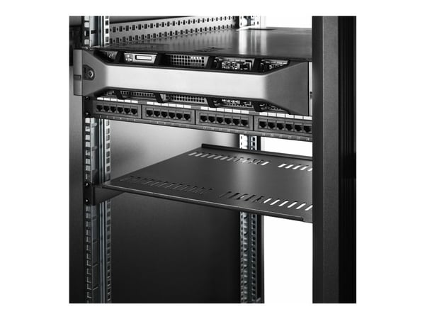 Startech 2-Pack 1U Server Rack Shelf, Vented, 44lb Capacity, 16" Deep (CABSHELF116V2PK) - Rack-hylle - svart - 1U - 19" (en pakke 2)