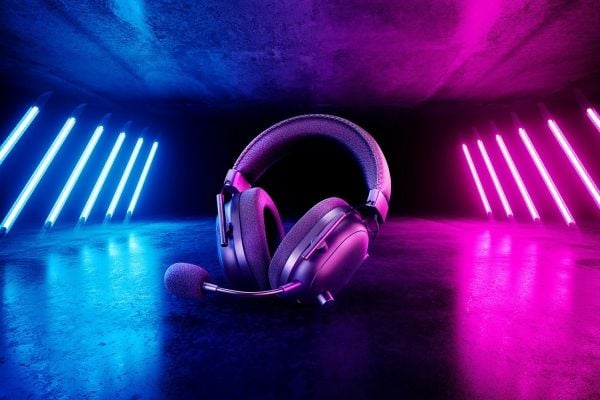 Razer BlackShark V2 PRO - Hodesett - full størrelse - Bluetooth / 2,4 GHz radiofrekvens - trådløs - USB-C - lydisolerende - svart