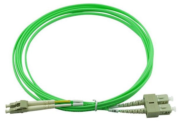 BlueOptics© Dupleks fiberoptisk patchkabel, LC-UPC/SC-UPC beige, 3 meter, multimodus G50/125µm, OM5, inngangsdempning: mindre enn 0,2dB, merkefiber...