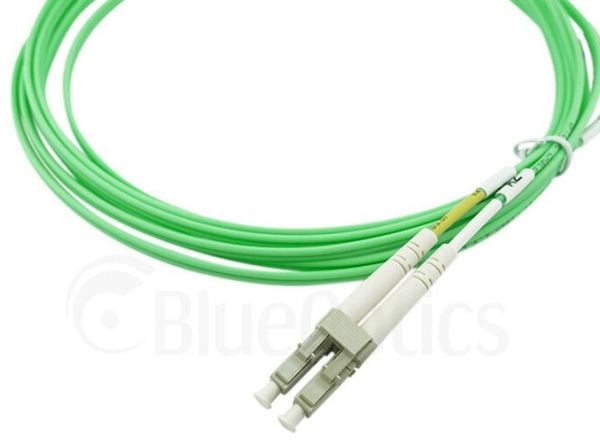 BlueOptics© Dupleks fiberoptisk patchkabel, LC-UPC/SC-UPC beige, 3 meter, multimodus G50/125µm, OM5, inngangsdempning: mindre enn 0,2dB, merkefiber...