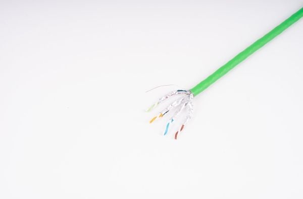 shiverpeaks ®-BASIC-S installasjonskabel, kat. 8.2, S/FTP, GHMT-sertifisering, grønn, 100.0m (BS08-86031003)