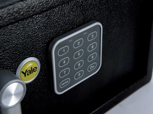 Yale YLV/200/DB2, Bærbar safe, Sort, Kombinasjonslås, 24 l, Stål, Gulv/vegg