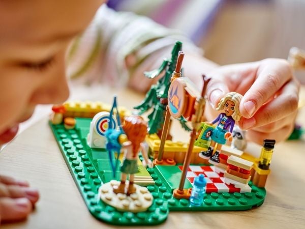 LEGO Friends 42622 Seikkailuleirin jousiammuntarata