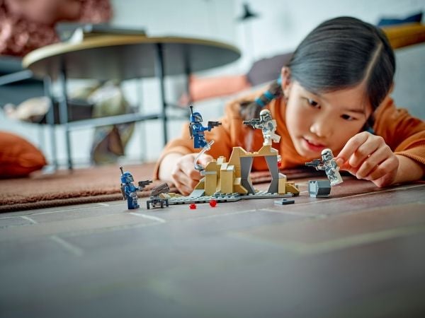 LEGO Star Wars TM 75373 Bakhold på Mandalore™ – stridspakke