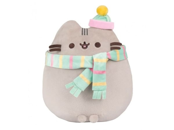 Pusheen kosedyr med skjerf og lue 24 cm