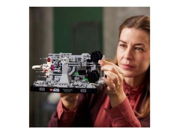 LEGO Star Wars 75329 Death Star Trench Run Diorama