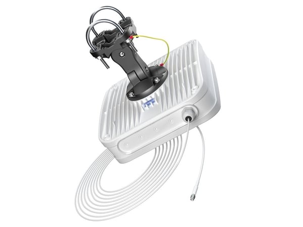 QuWireless APLS1-H1, 7 dBi, 0.694-0.96/1.7-2.2/2.2-2.7 GHz, 7 dBi, 50 O, 70°, 70°