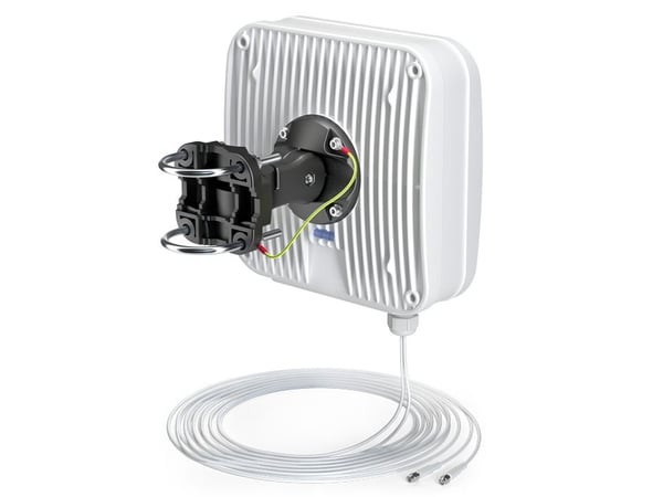 QuWireless AP5G2, 7,5 dBi, 0.694-0.96/1.7-2.2/2.2-2.7/3.3-3.8 GHz, 7,5 dBi, 50 O, 70°, 70°