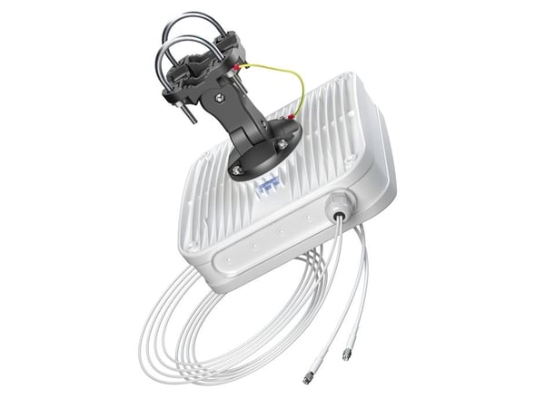 QuWireless AP5G2, 7,5 dBi, 0.694-0.96/1.7-2.2/2.2-2.7/3.3-3.8 GHz, 7,5 dBi, 50 O, 70°, 70°