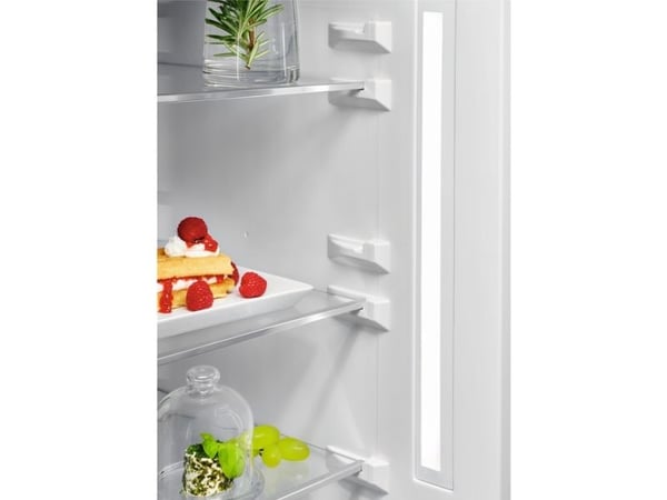 AEG RCS736DXMB, 367 l, SN-T, 39 dB, 5 kg/24t, D, Svart
