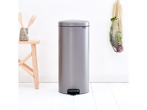 Pedalbøtte, Brabantia newIcon, platina, rustfritt stål, 30 l, med innerbøtte av plast og myktlukkende lokk