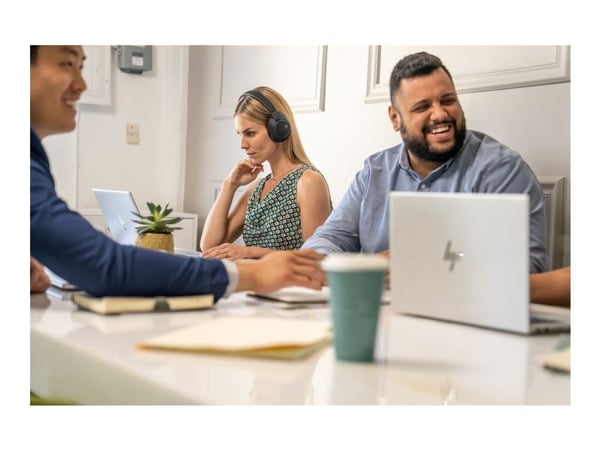 HP Poly Voyager Surround 80 UC - Voyager Surround 80 series - hodesett - full størrelse - Bluetooth - trådløs - aktiv støydemping - USB-C via Bluet...